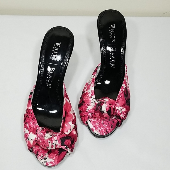 White House Black Market Shoes - 🎀LIKE NEW🎀WHBM GWEN Kitten Heels Size 5.5